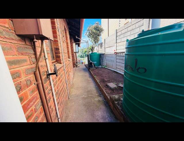 4 BEDROOM HOUSE FOR SALE IN SEA VIEW